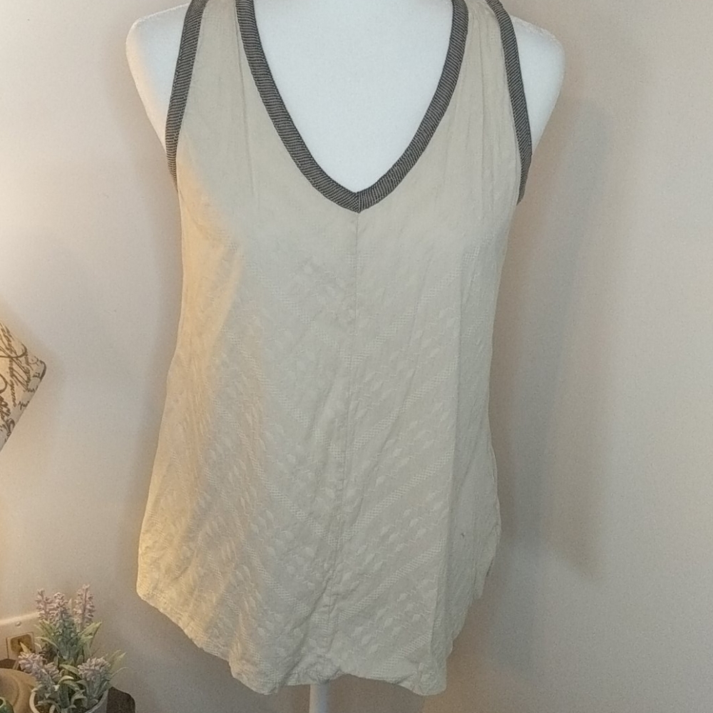 🔥 3/$25 sfera Tan and Black Tank top
